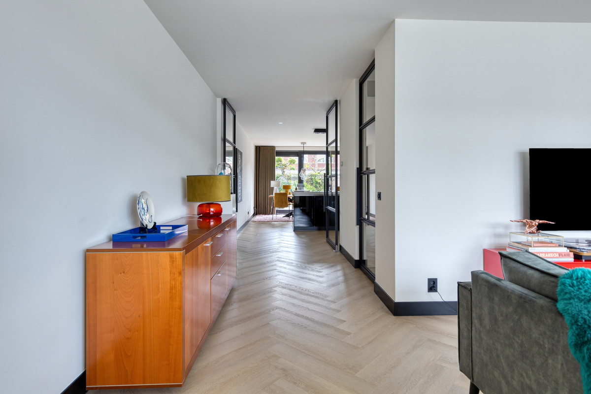Tussenwoning te koop: Valkenswaardstraat 60, Tilburg