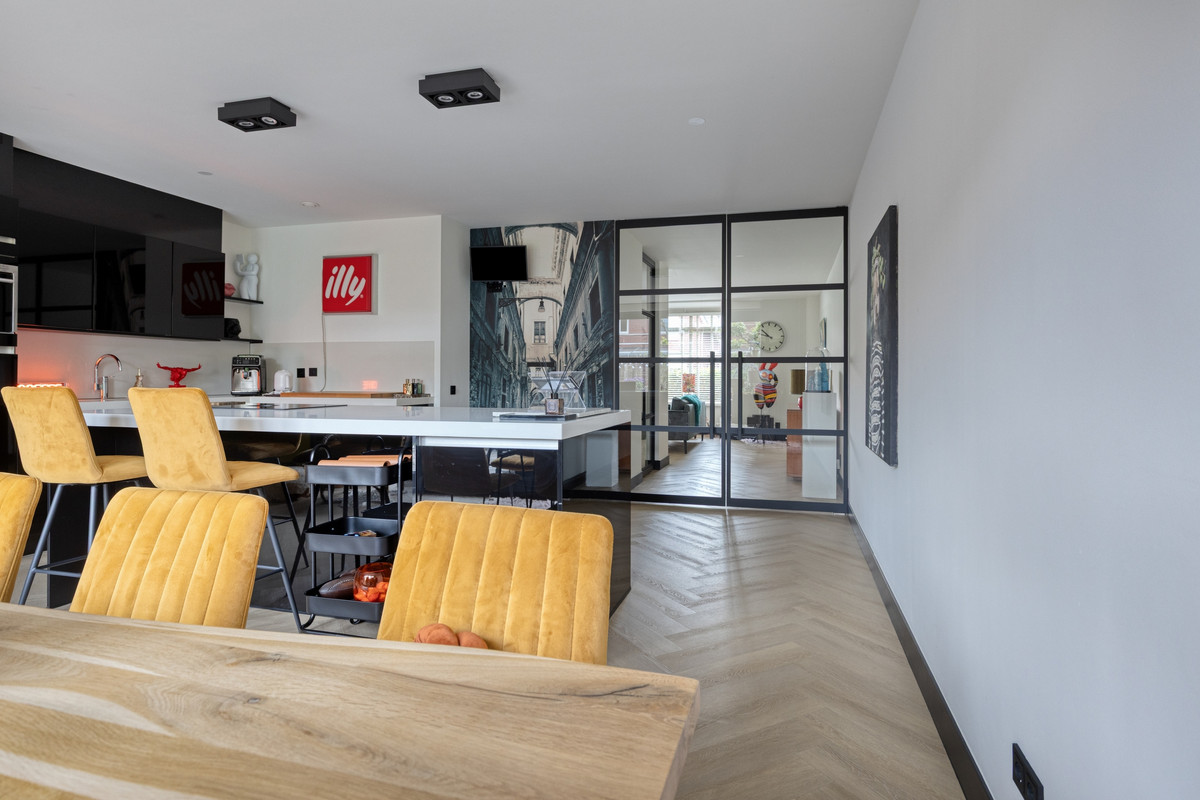 Tussenwoning te koop: Valkenswaardstraat 60, Tilburg