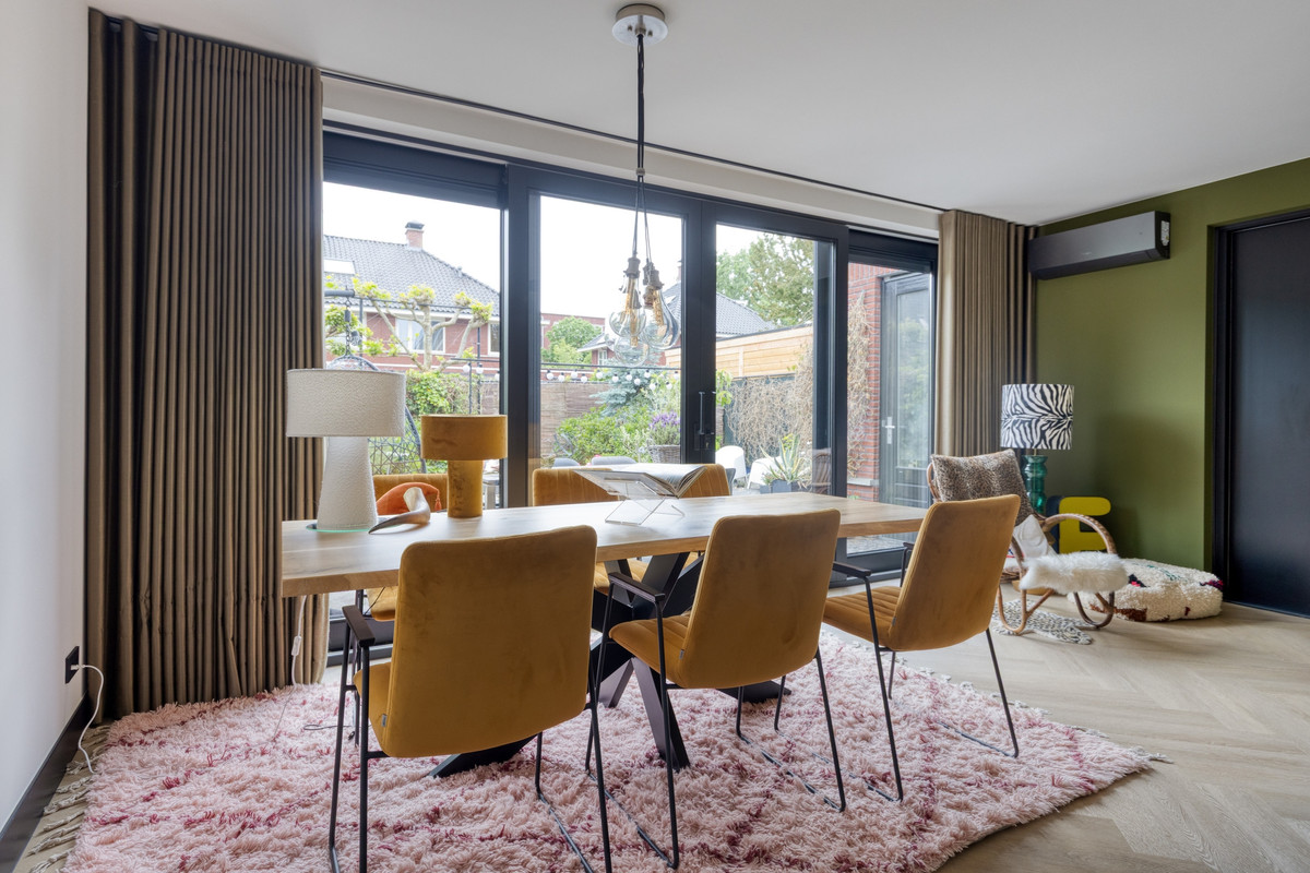 Tussenwoning te koop: Valkenswaardstraat 60, Tilburg