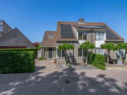 Roosje Voshoeve 49