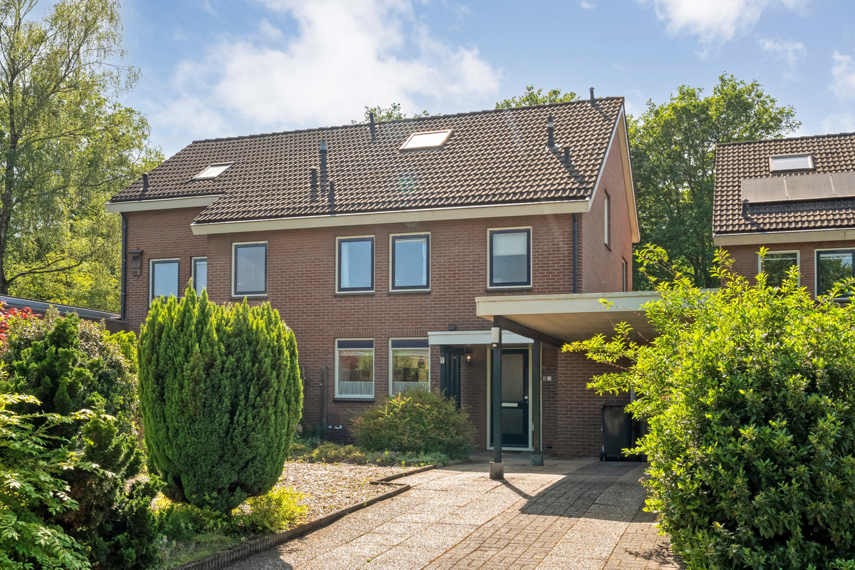 Twee-onder-één-kap te koop: Beekberg 2, Hardenberg