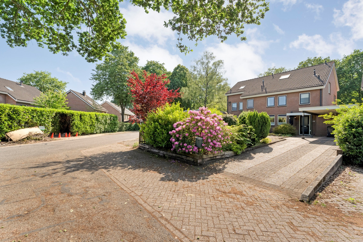 Twee-onder-één-kap te koop: Beekberg 2, Hardenberg