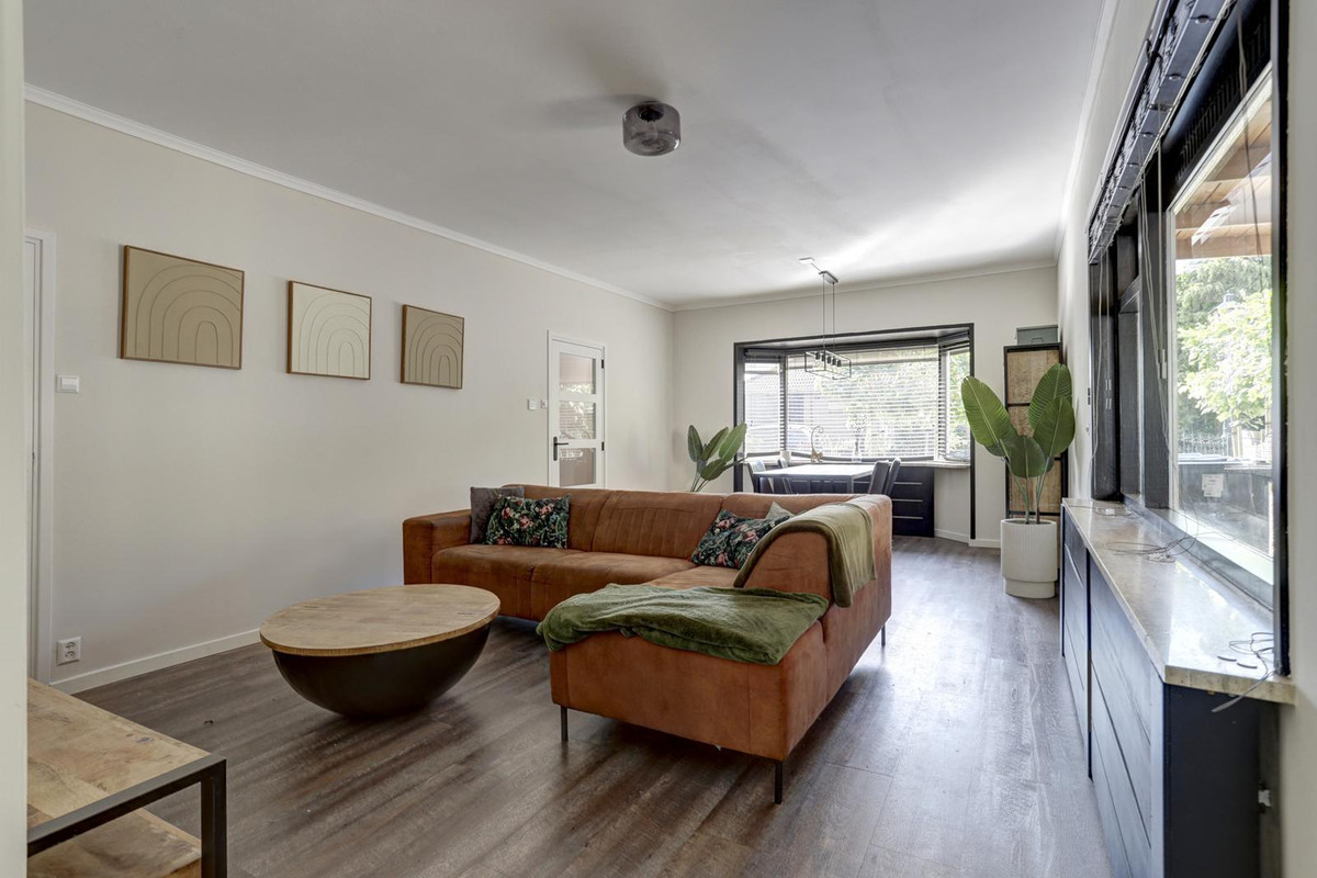 Twee-onder-één-kap te koop: Zevenbergsedijkje 95, Rotterdam
