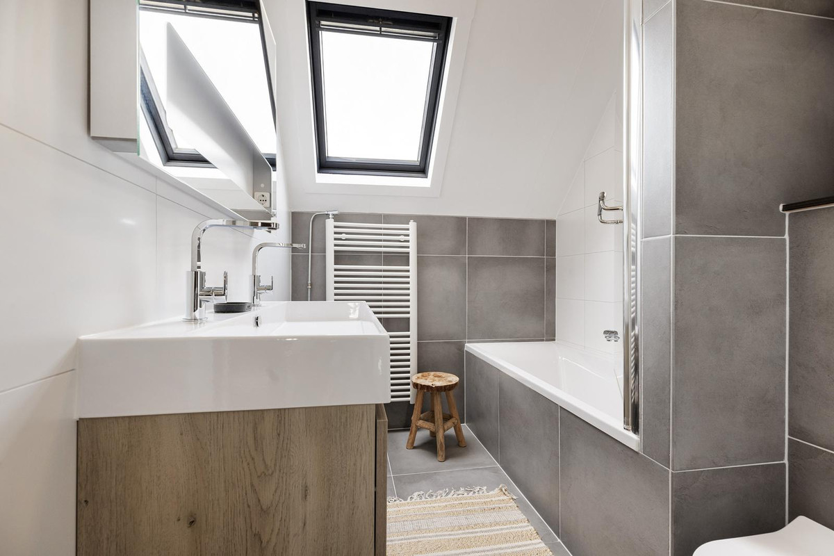 Tussenwoning te koop: Van Bronkhorstvliet 31, Barendrecht