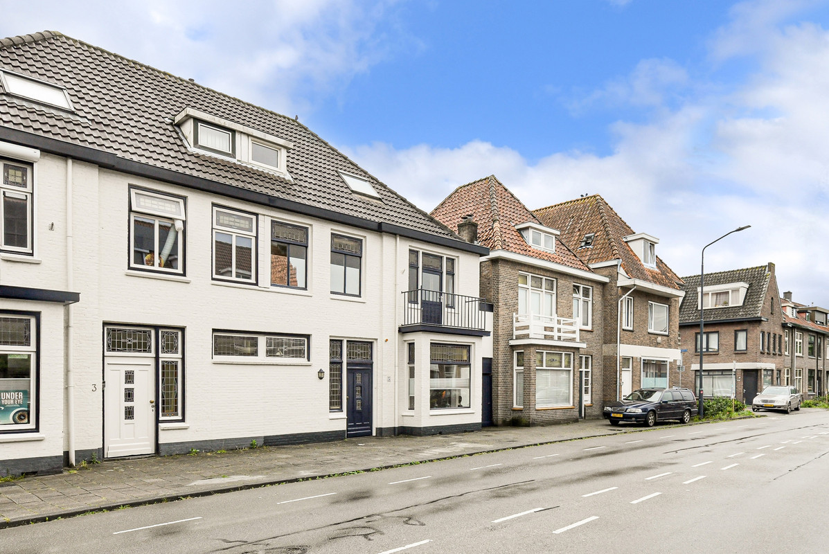 Twee-onder-één-kap te koop: Heuvelstraat 5, Breda