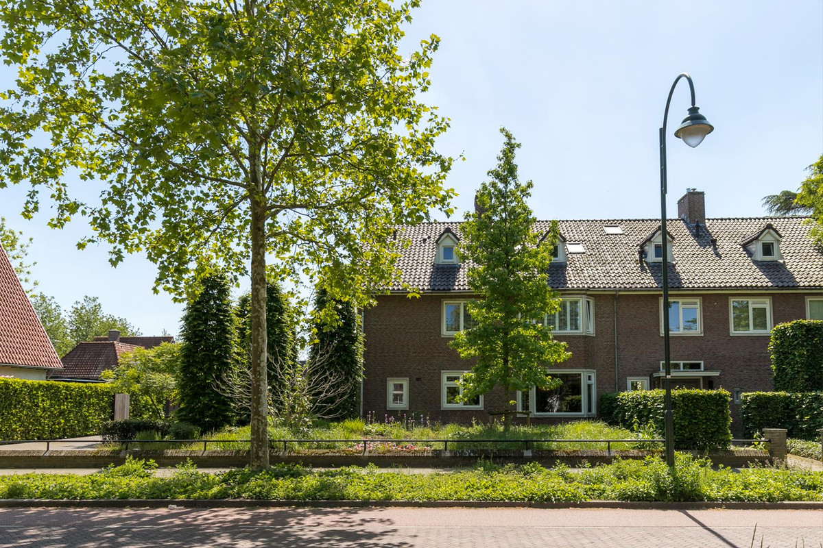 Twee-onder-één-kap te koop: Parklaan 25, Eindhoven