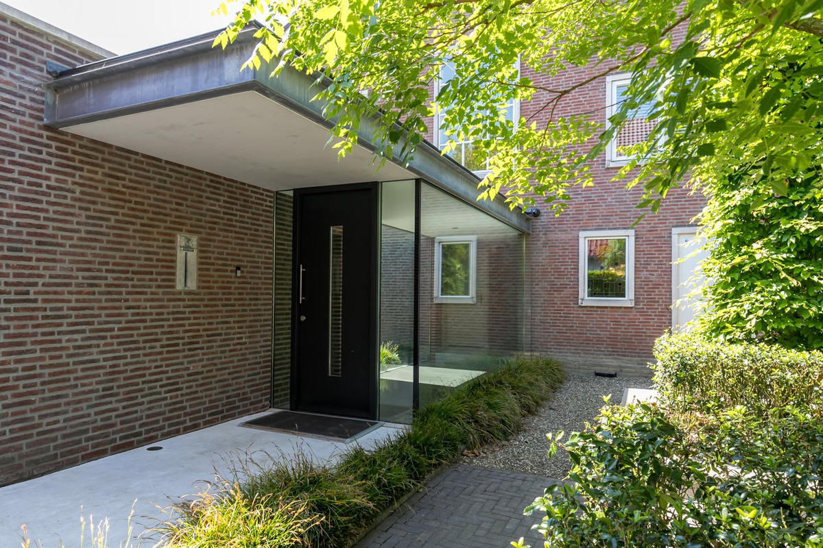 Twee-onder-één-kap te koop: Parklaan 25, Eindhoven