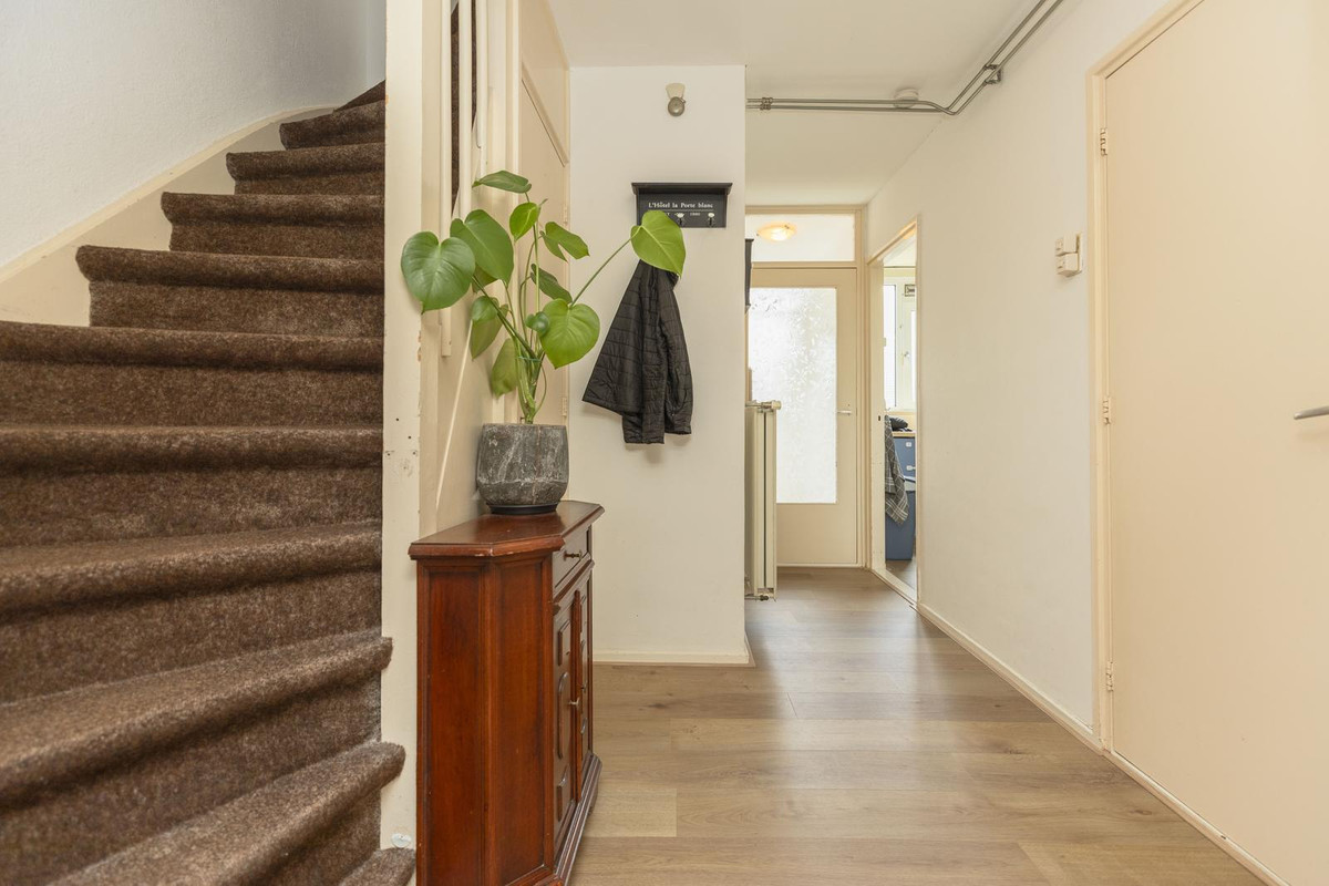 Tussenwoning te koop: Kalmoesstraat 45, Hoogvliet Rotterdam