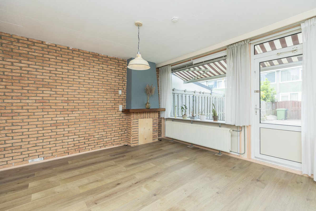 Tussenwoning te koop: Kalmoesstraat 45, Hoogvliet Rotterdam
