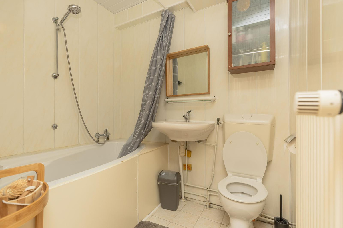 Tussenwoning te koop: Kalmoesstraat 45, Hoogvliet Rotterdam
