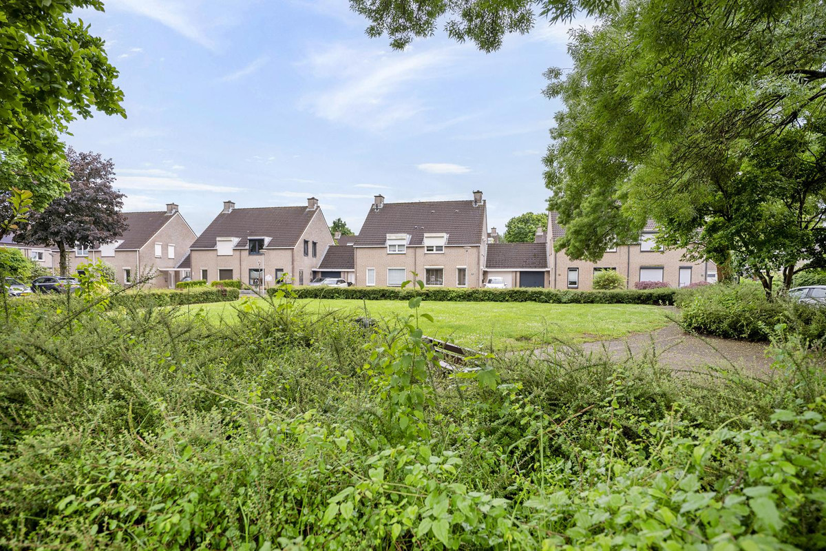 Twee-onder-één-kap te koop: Wassenbergstraat 25, Sittard