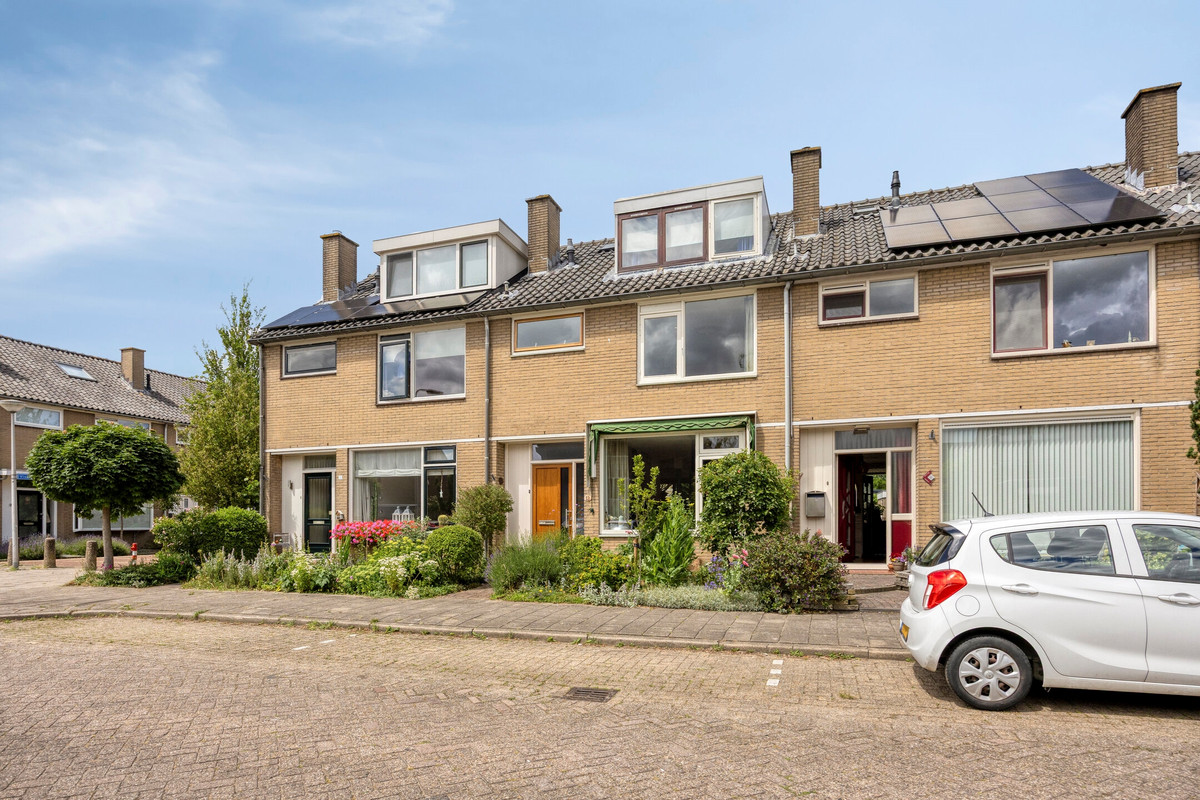Tussenwoning te koop: Mozartstraat 13, Nieuwerkerk A/D Ijssel