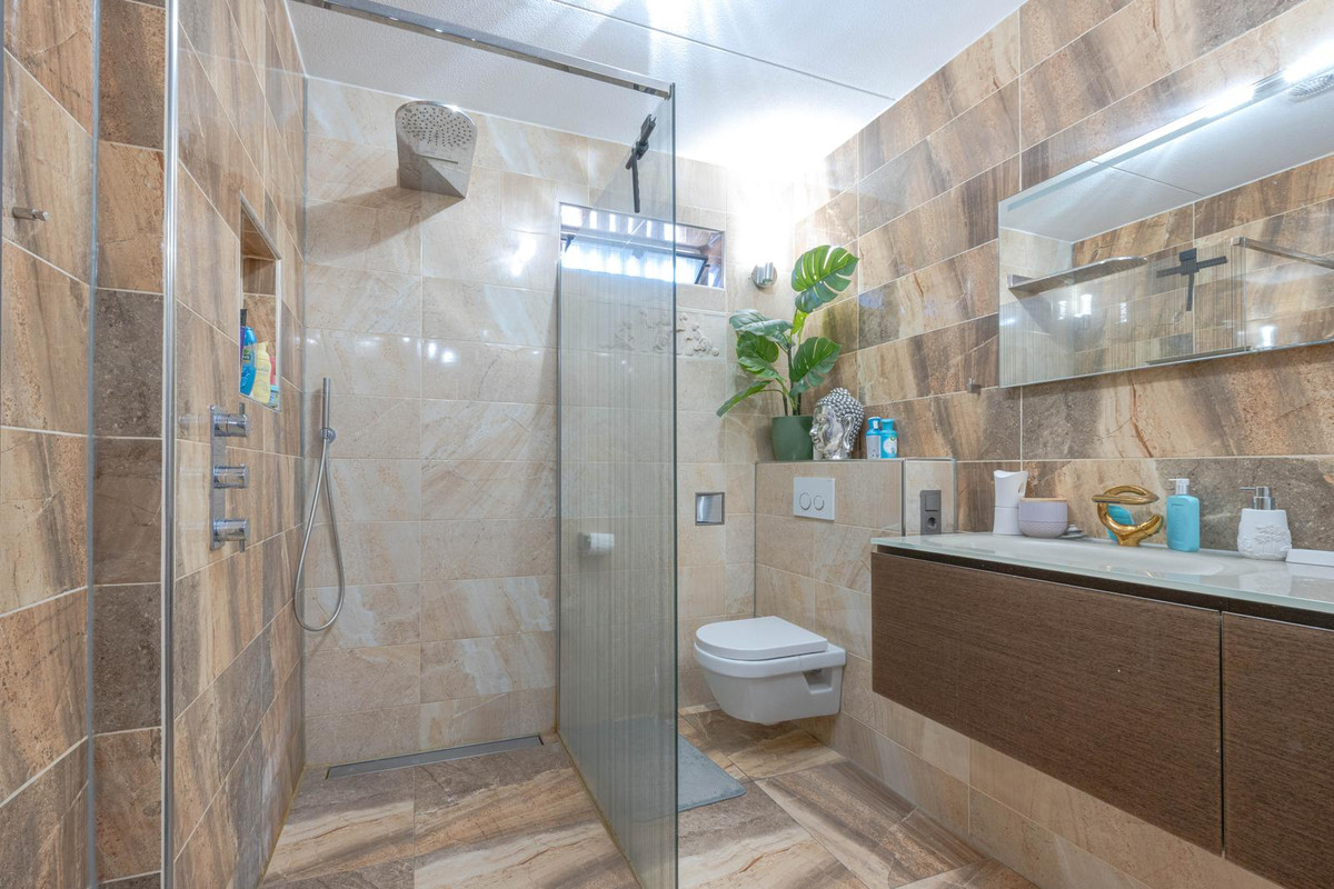 Tussenwoning te koop: Serooskerkestraat 16, Rotterdam