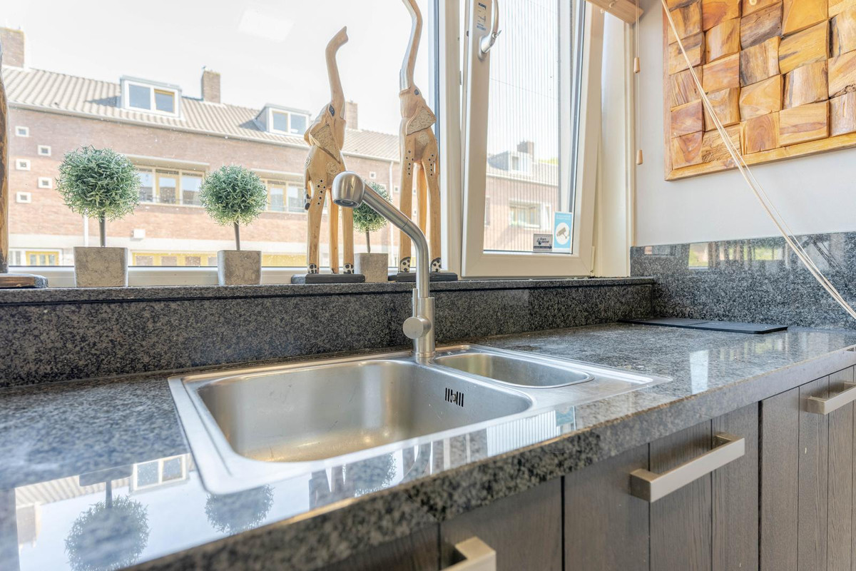 Tussenwoning te koop: Serooskerkestraat 16, Rotterdam