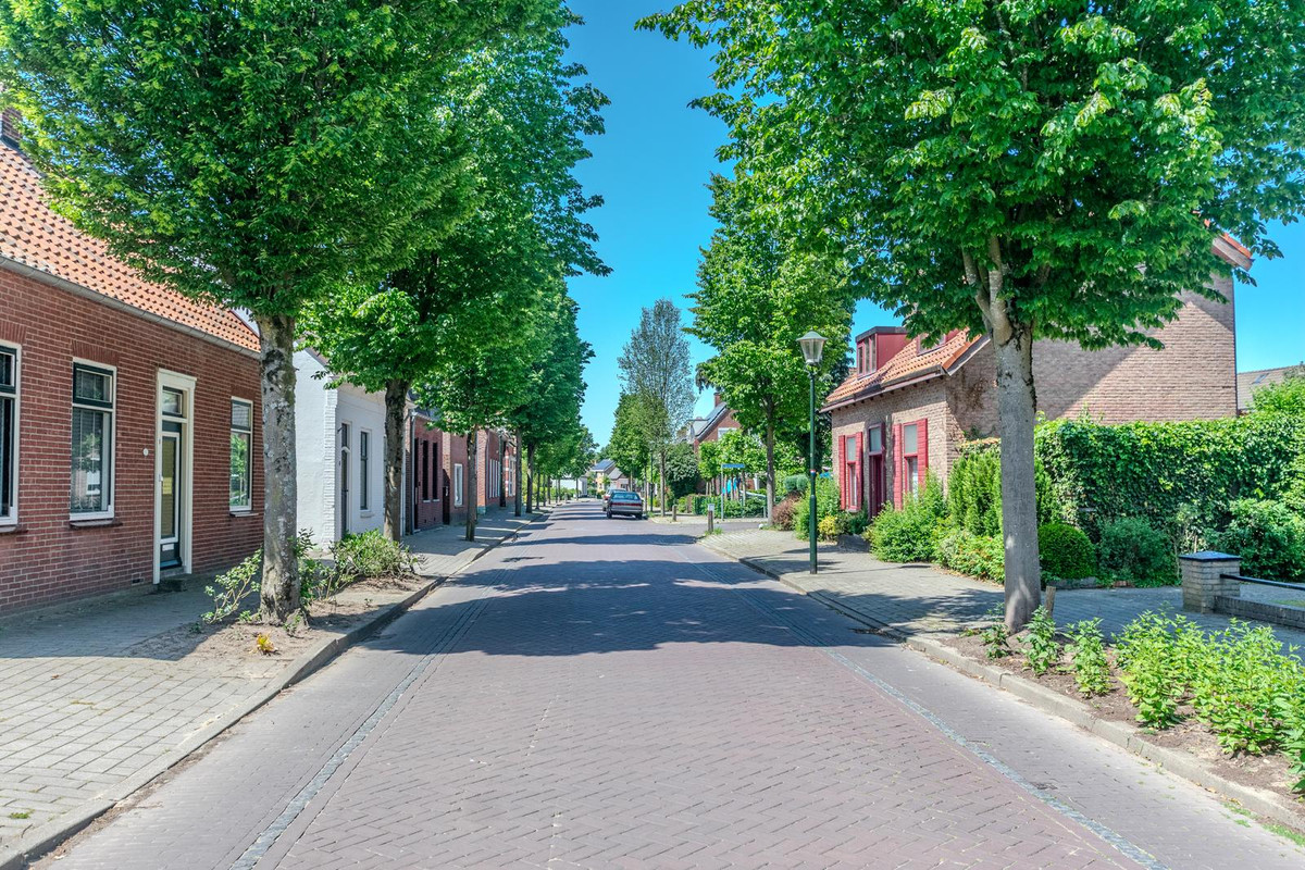 Vrijstaande woning te koop: Dorpsstraat 14, Woensdrecht