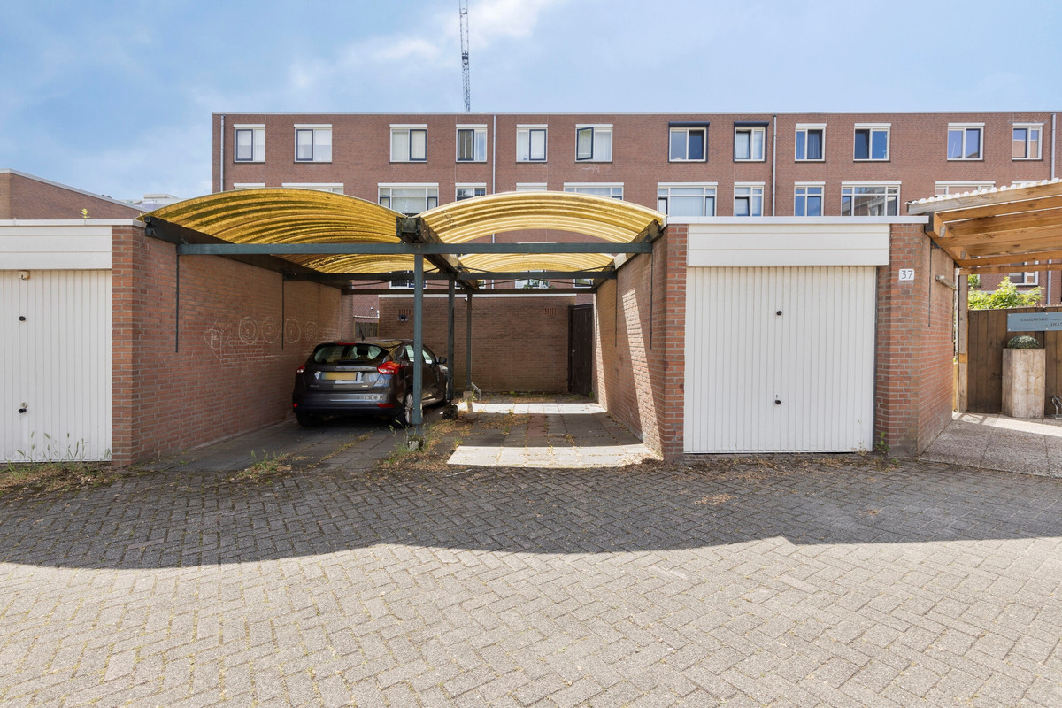 Appartement te koop: Margaretha Van Hennebergweg 29, 'S-Gravenhage