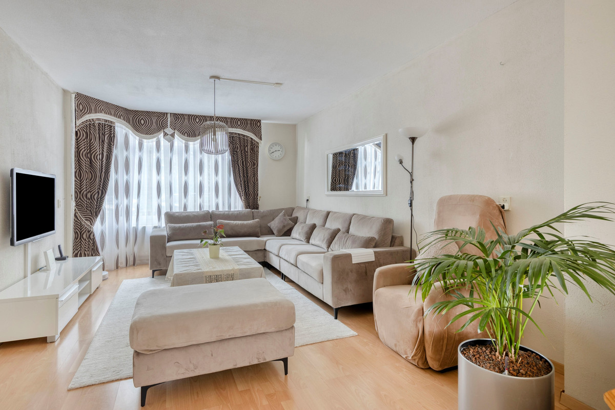 Appartement te koop: Margaretha Van Hennebergweg 29, 'S-Gravenhage
