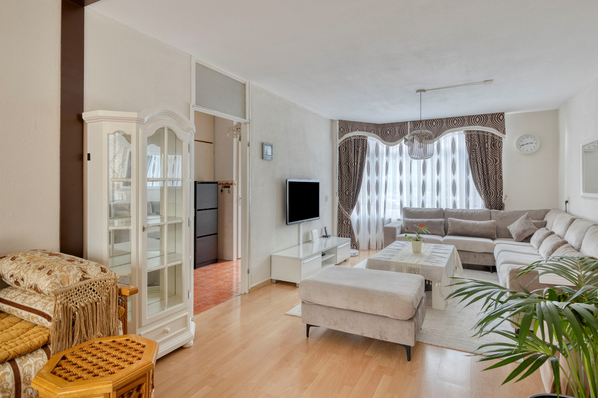 Appartement te koop: Margaretha Van Hennebergweg 29, 'S-Gravenhage