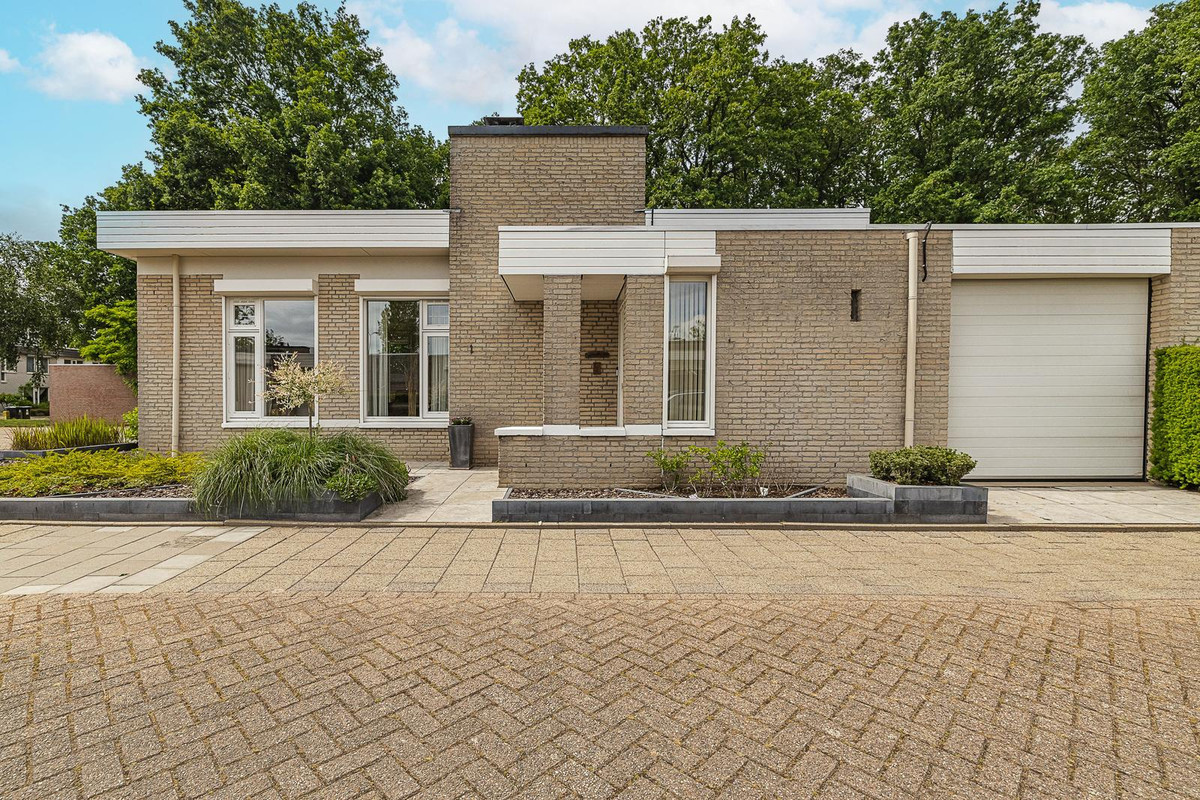 Hoekwoning te koop: Châteaurouxhof 1, Eindhoven
