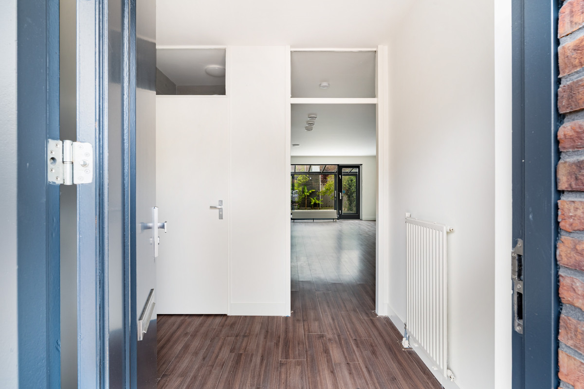 Tussenwoning te koop: Adrianus Van Driellaan 10, 'S-Gravenhage
