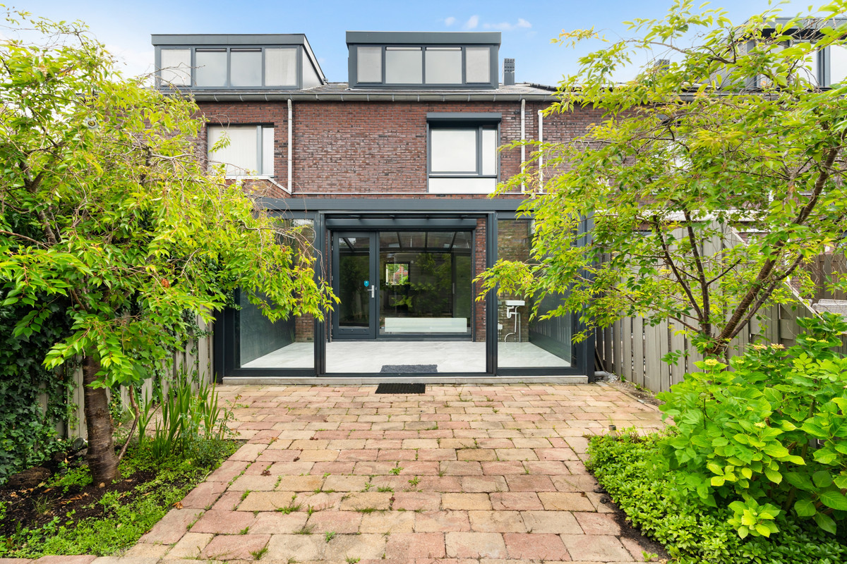 Tussenwoning te koop: Adrianus Van Driellaan 10, 'S-Gravenhage