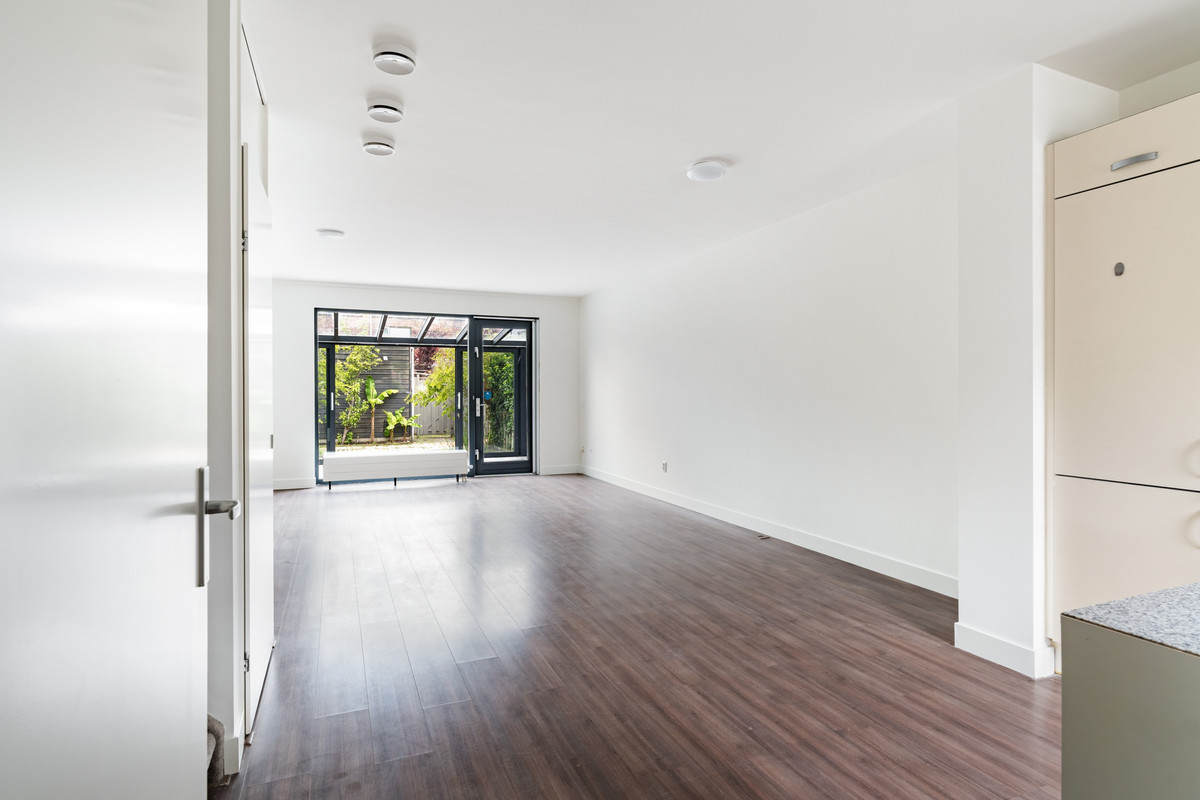 Tussenwoning te koop: Adrianus Van Driellaan 10, 'S-Gravenhage
