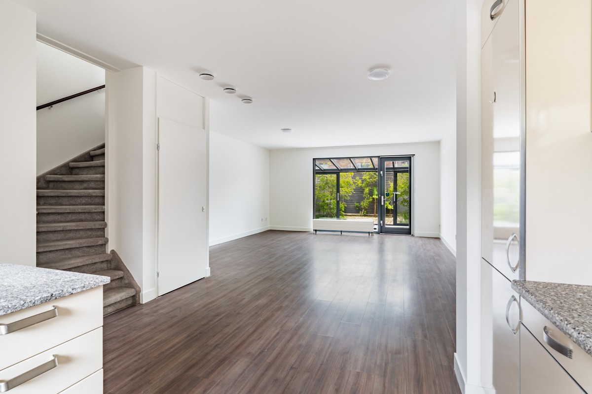 Tussenwoning te koop: Adrianus Van Driellaan 10, 'S-Gravenhage