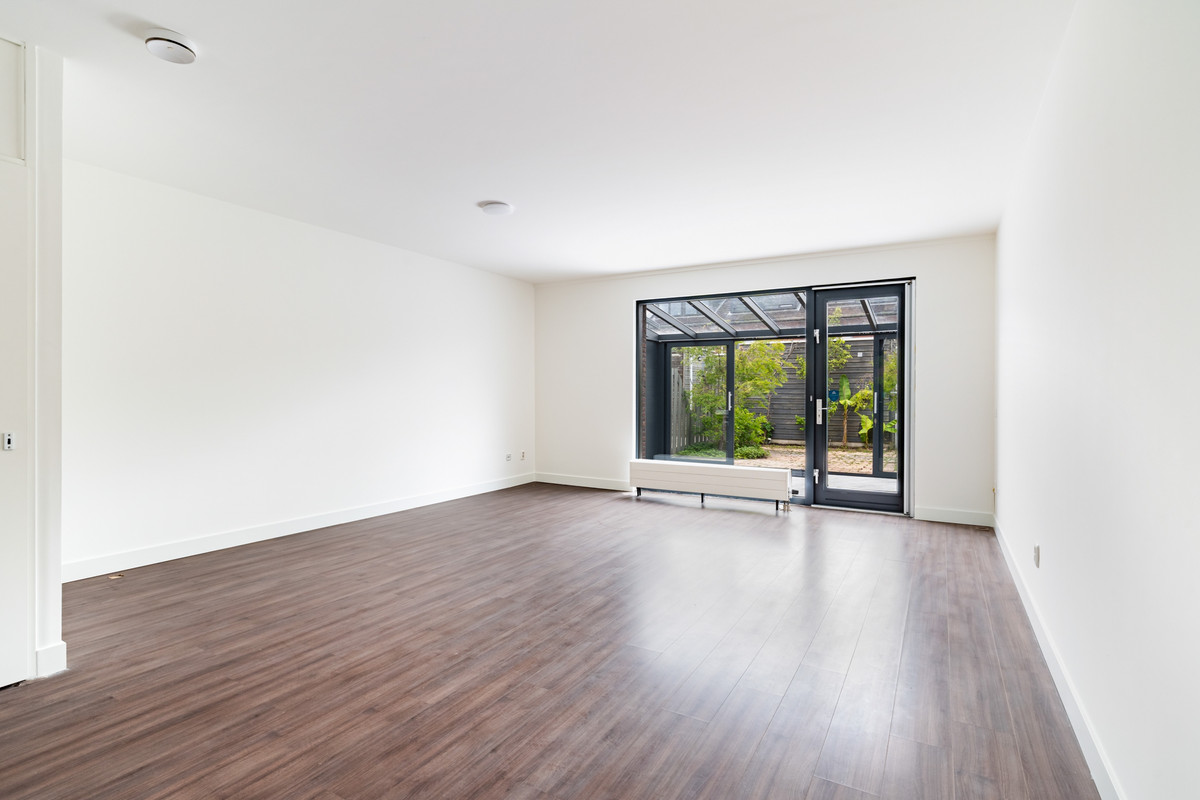 Tussenwoning te koop: Adrianus Van Driellaan 10, 'S-Gravenhage