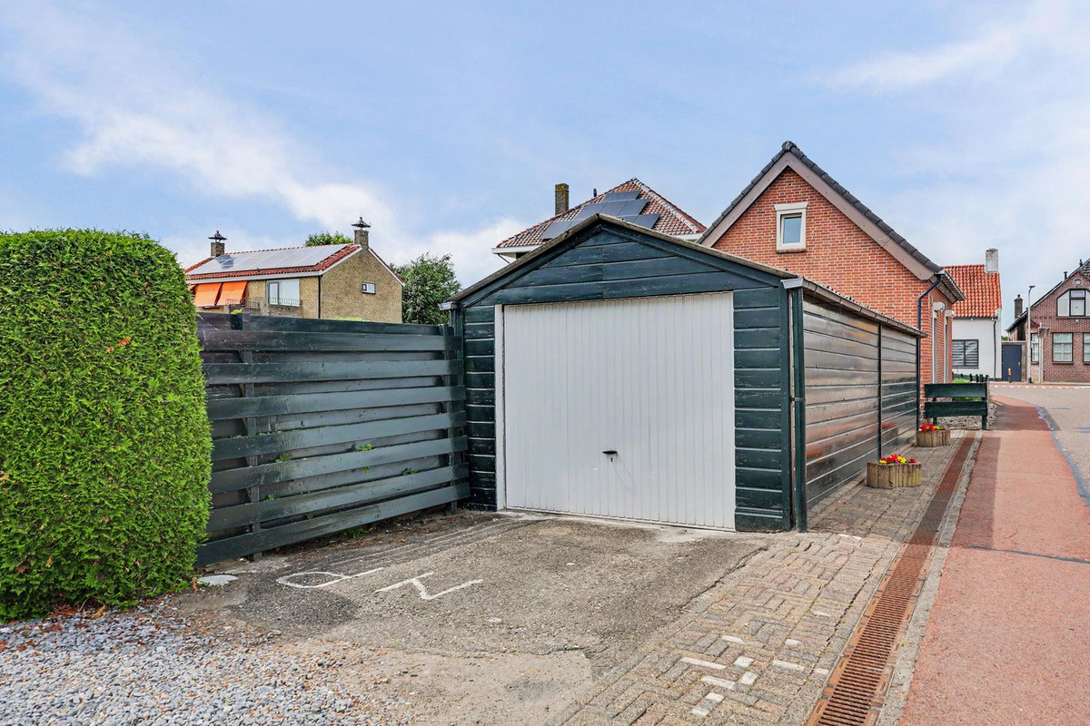 Vrijstaande woning te koop: Schenkeldijk 2, Strijen