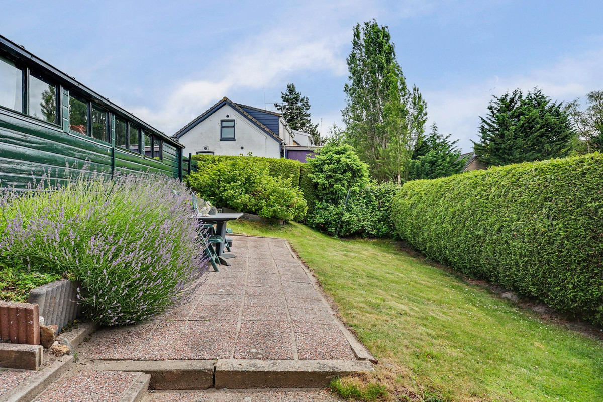 Vrijstaande woning te koop: Schenkeldijk 2, Strijen