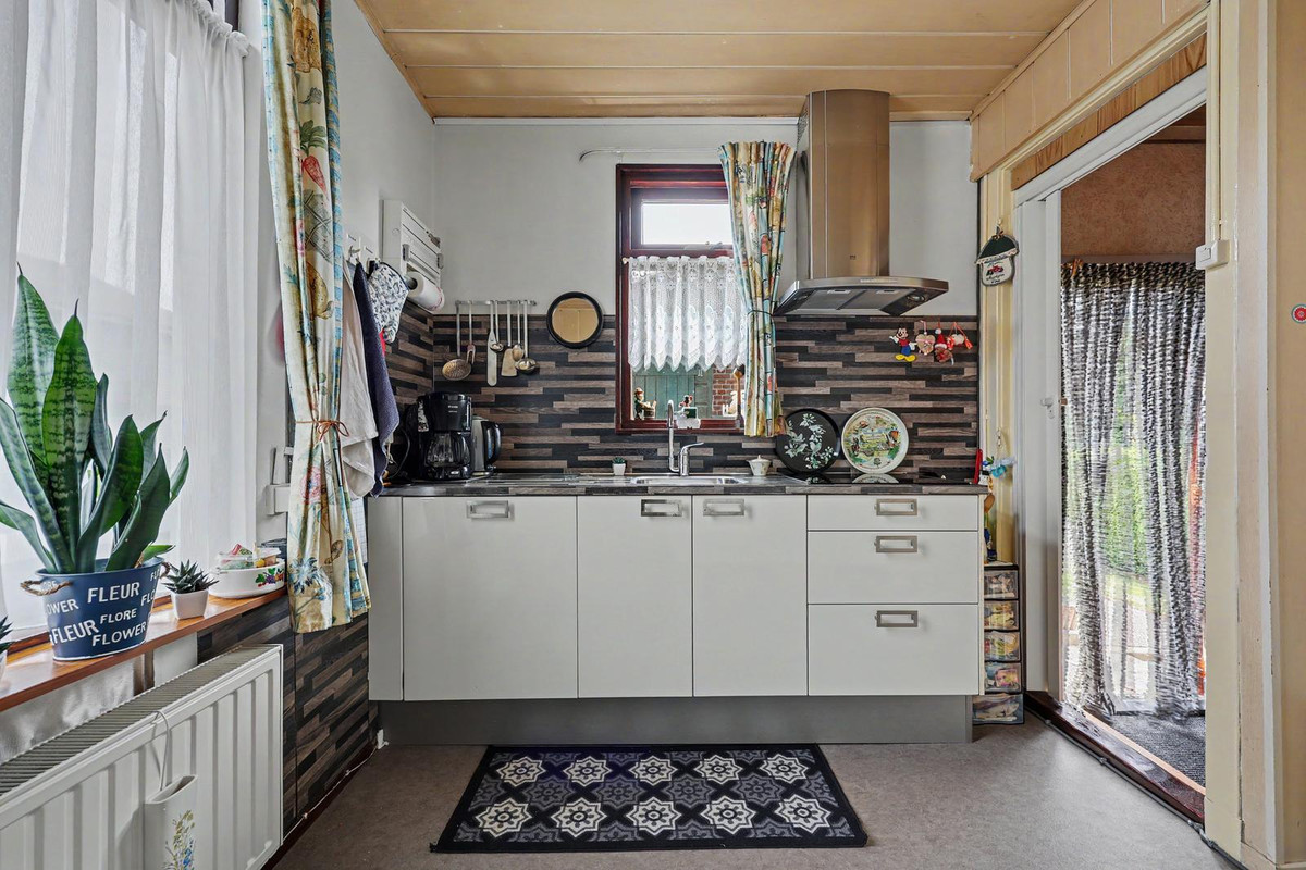 Vrijstaande woning te koop: Schenkeldijk 2, Strijen