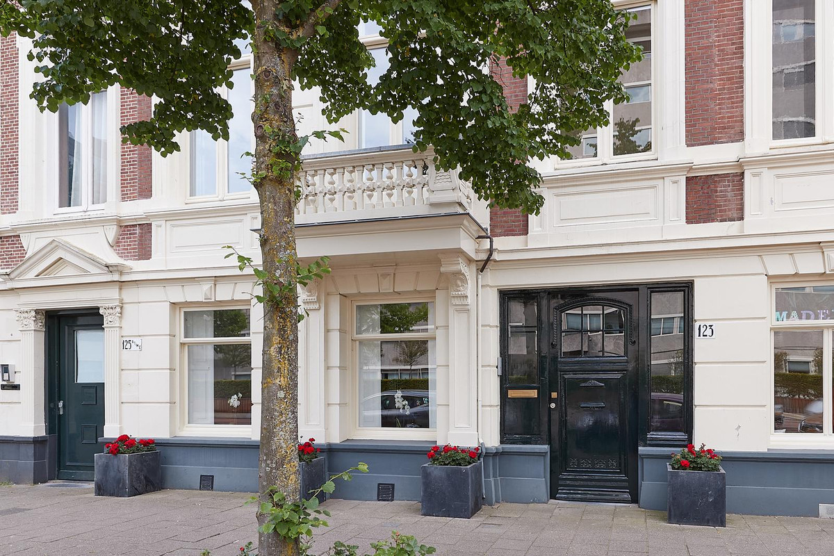 Tussenwoning te koop: Bezuidenhoutseweg 123, 'S-Gravenhage