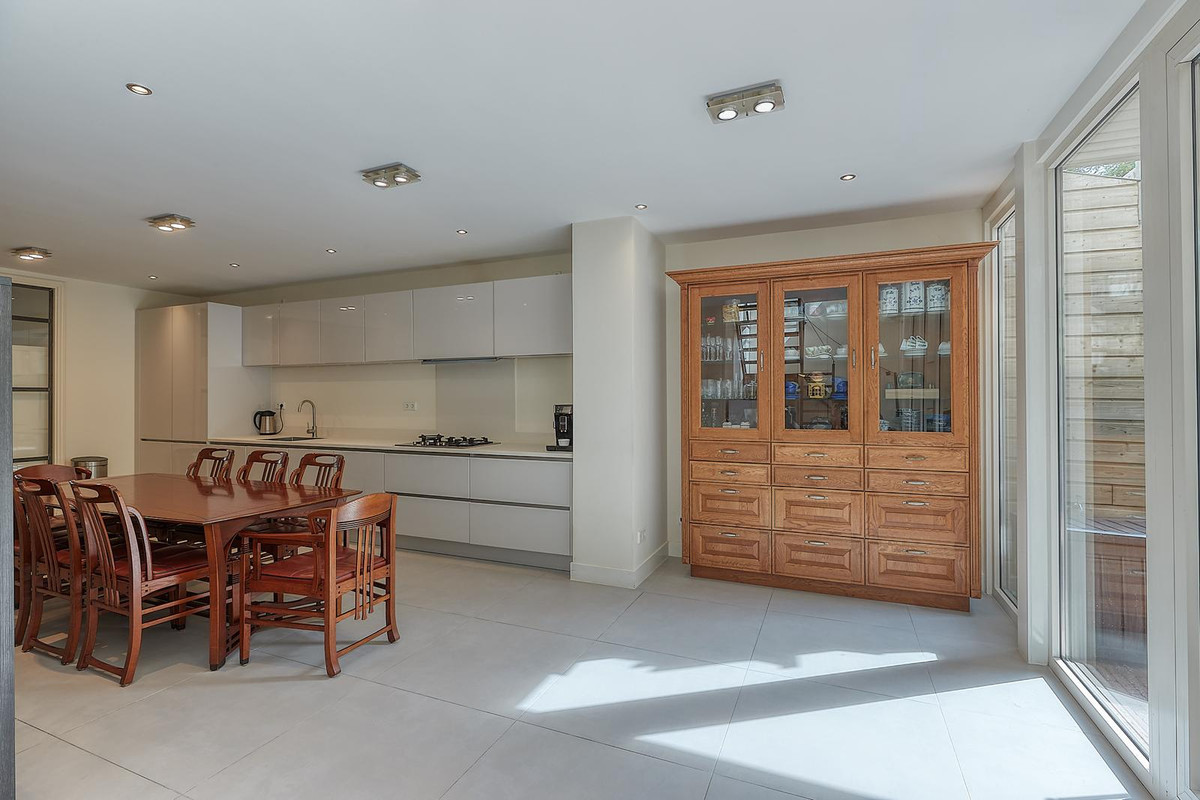 Tussenwoning te koop: Bezuidenhoutseweg 123, 'S-Gravenhage