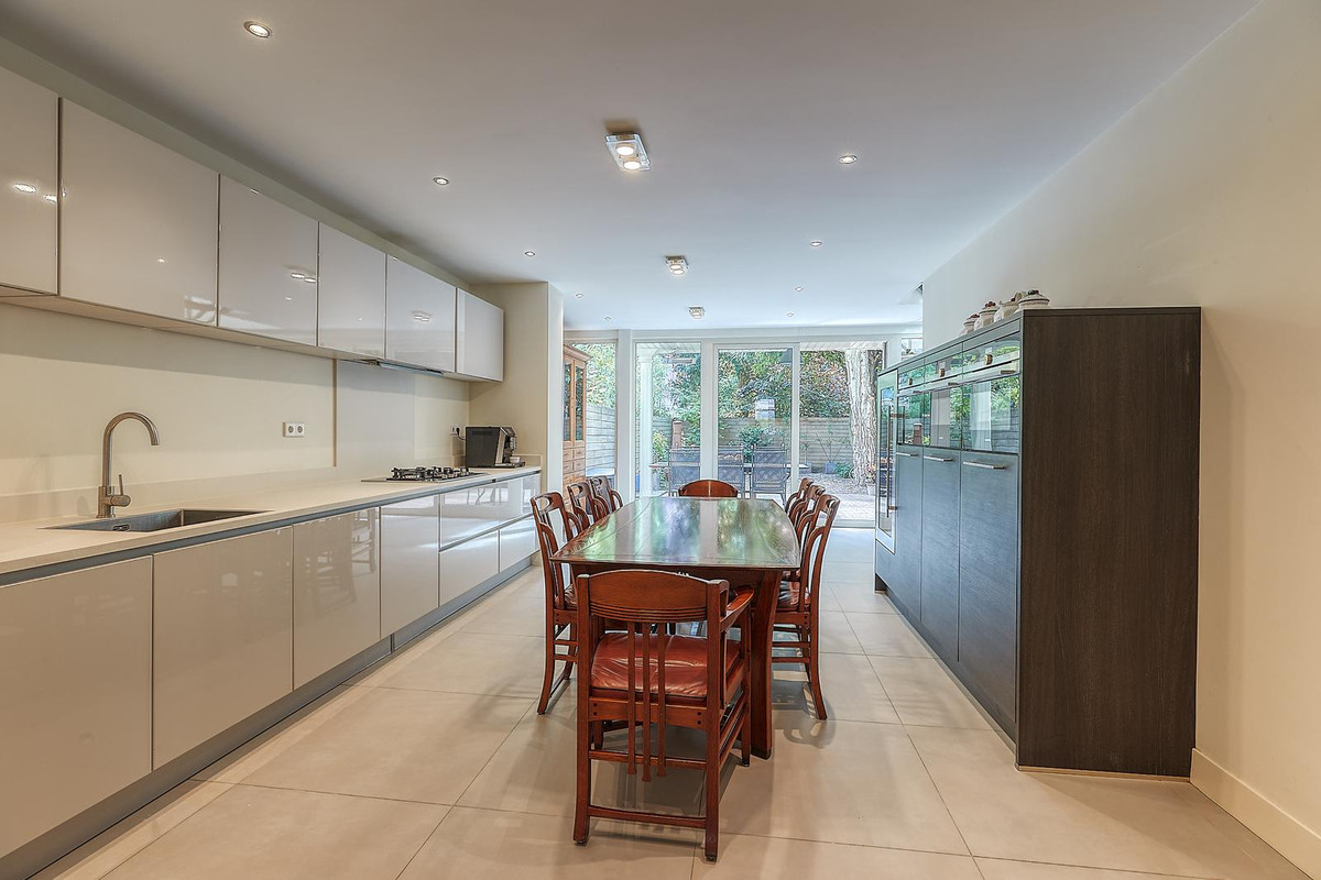 Tussenwoning te koop: Bezuidenhoutseweg 123, 'S-Gravenhage
