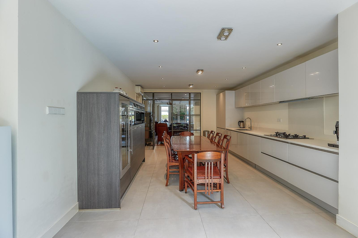 Tussenwoning te koop: Bezuidenhoutseweg 123, 'S-Gravenhage