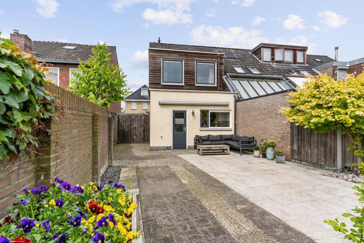 Hoekwoning te koop: Schurinksdwarsweg 34, Enschede