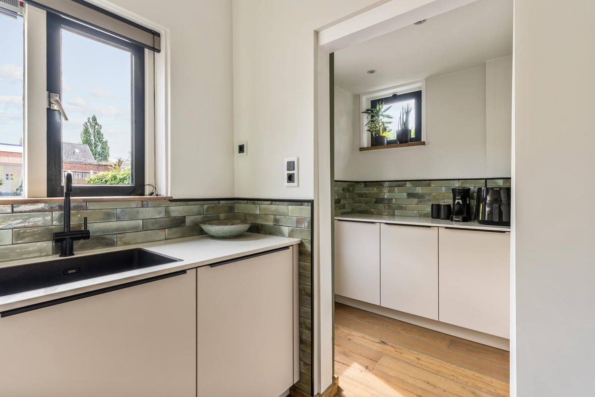 Hoekwoning te koop: Schurinksdwarsweg 34, Enschede