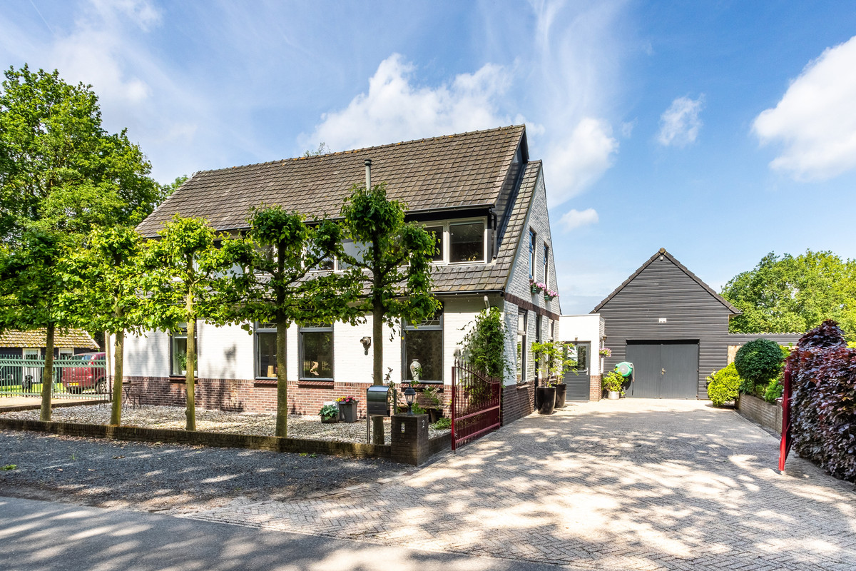Twee-onder-één-kap te koop: Heiweg 2, Herpen