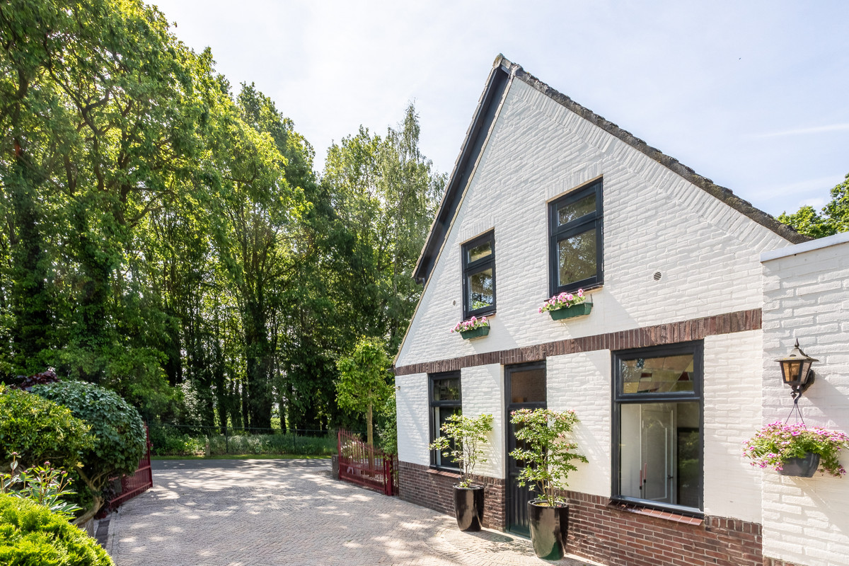Twee-onder-één-kap te koop: Heiweg 2, Herpen