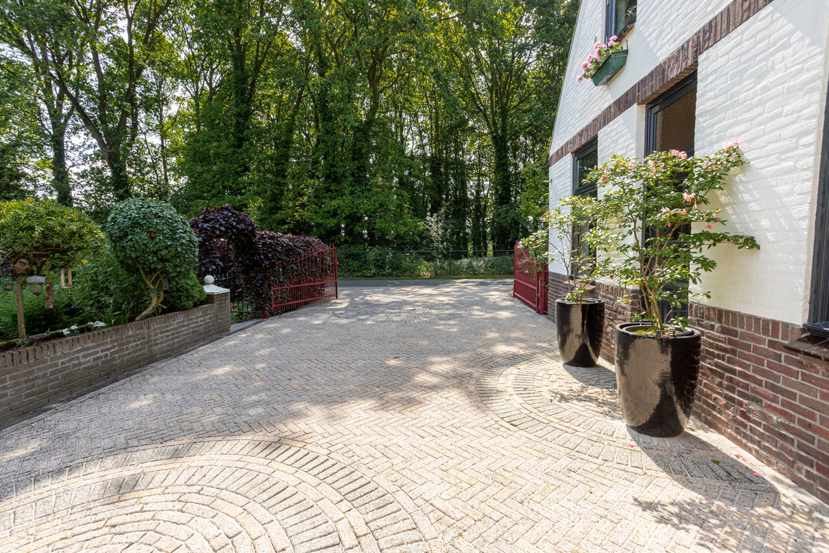Twee-onder-één-kap te koop: Heiweg 2, Herpen
