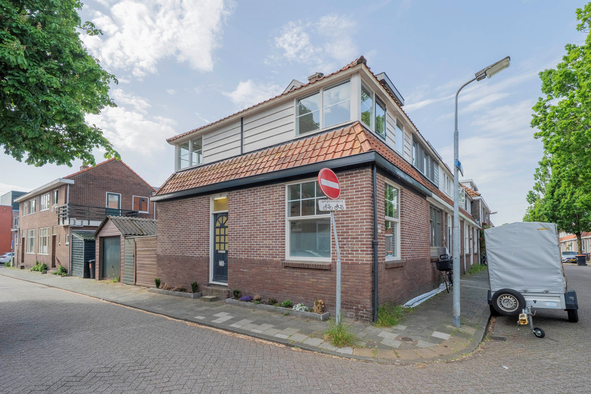 Vrijstaande woning te koop: Pieter Latensteinstraat 74, Zaandam