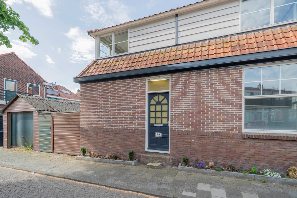 Vrijstaande woning te koop: Pieter Latensteinstraat 74, Zaandam