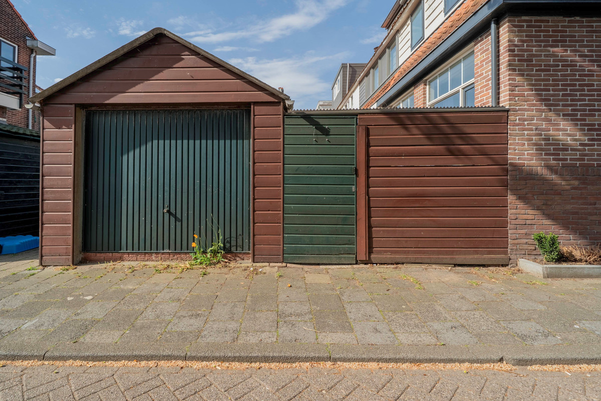 Vrijstaande woning te koop: Pieter Latensteinstraat 74, Zaandam