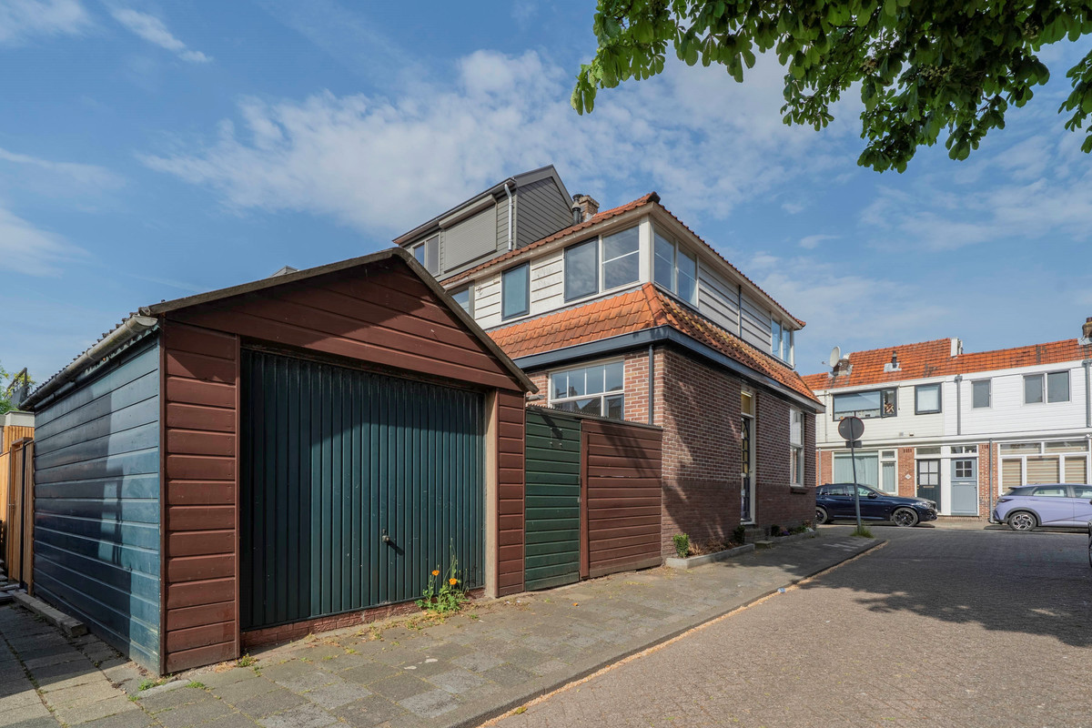 Vrijstaande woning te koop: Pieter Latensteinstraat 74, Zaandam