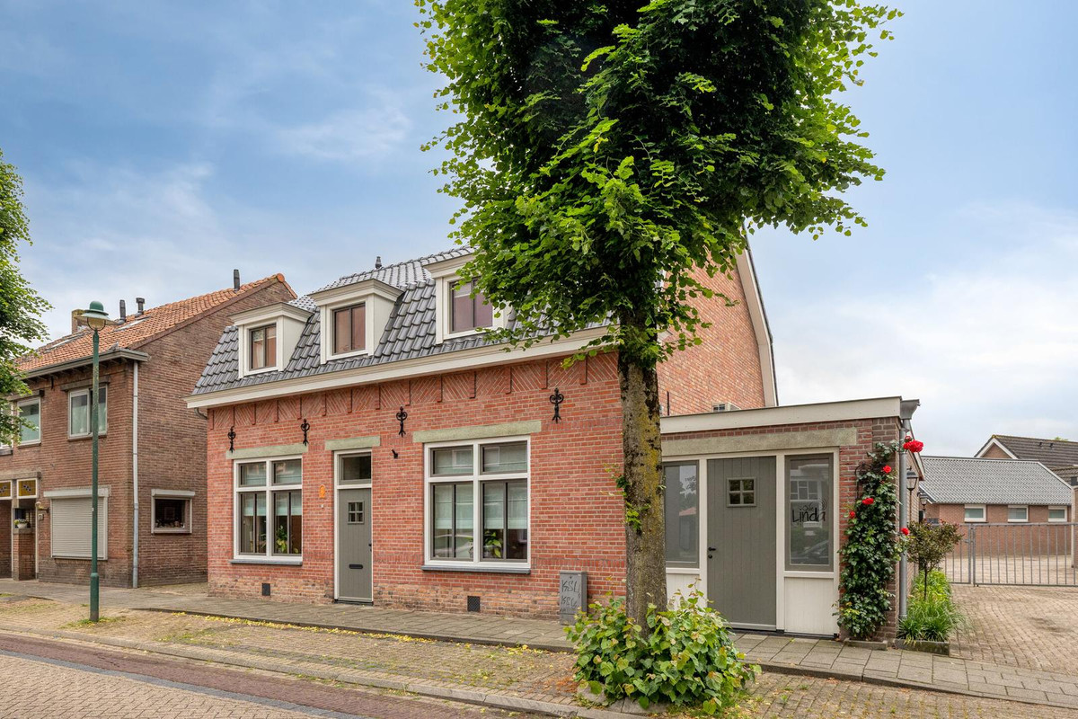Vrijstaande woning te koop: Stationstraat 30, Alphen