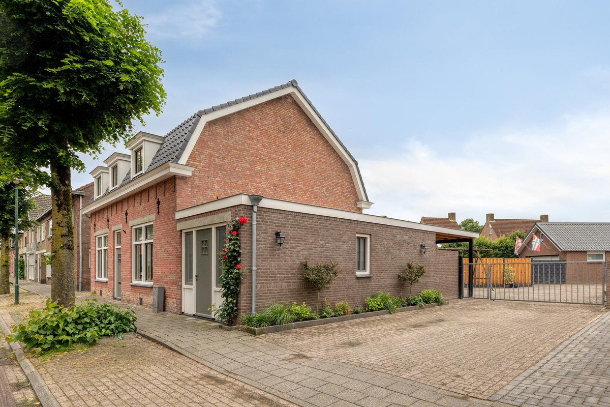 Vrijstaande woning te koop: Stationstraat 30, Alphen