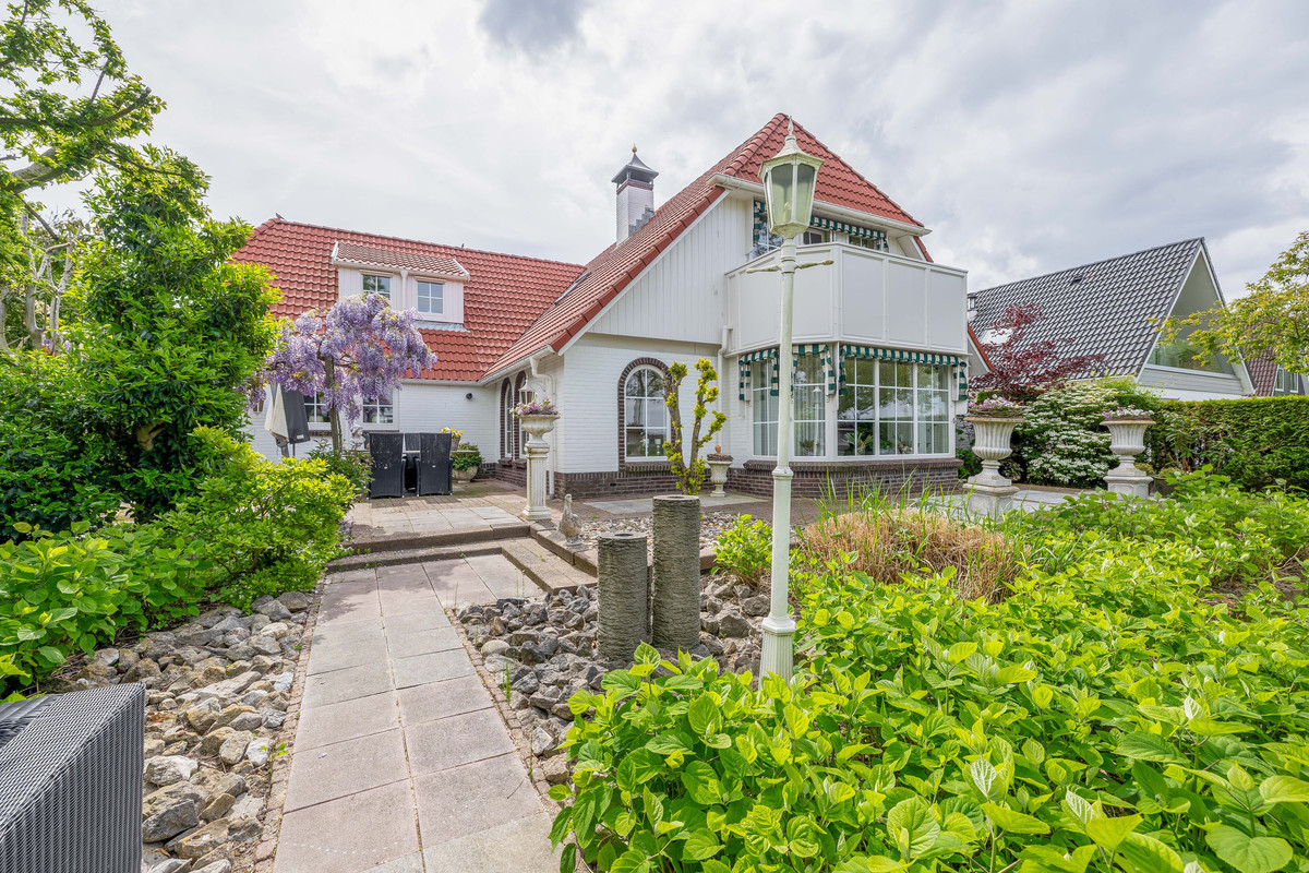 Vrijstaande woning te koop: Woubrechterf 37, Waddinxveen