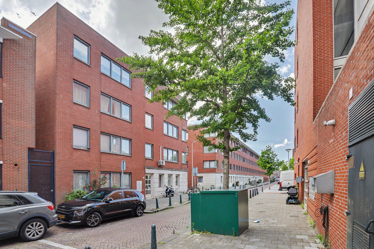 Appartement te koop: Honselersdijkstraat 84, 'S-Gravenhage