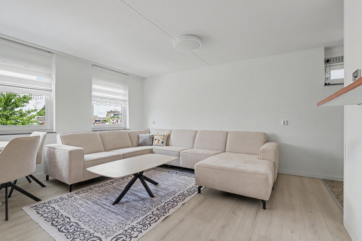 Appartement te koop: Honselersdijkstraat 84, 'S-Gravenhage