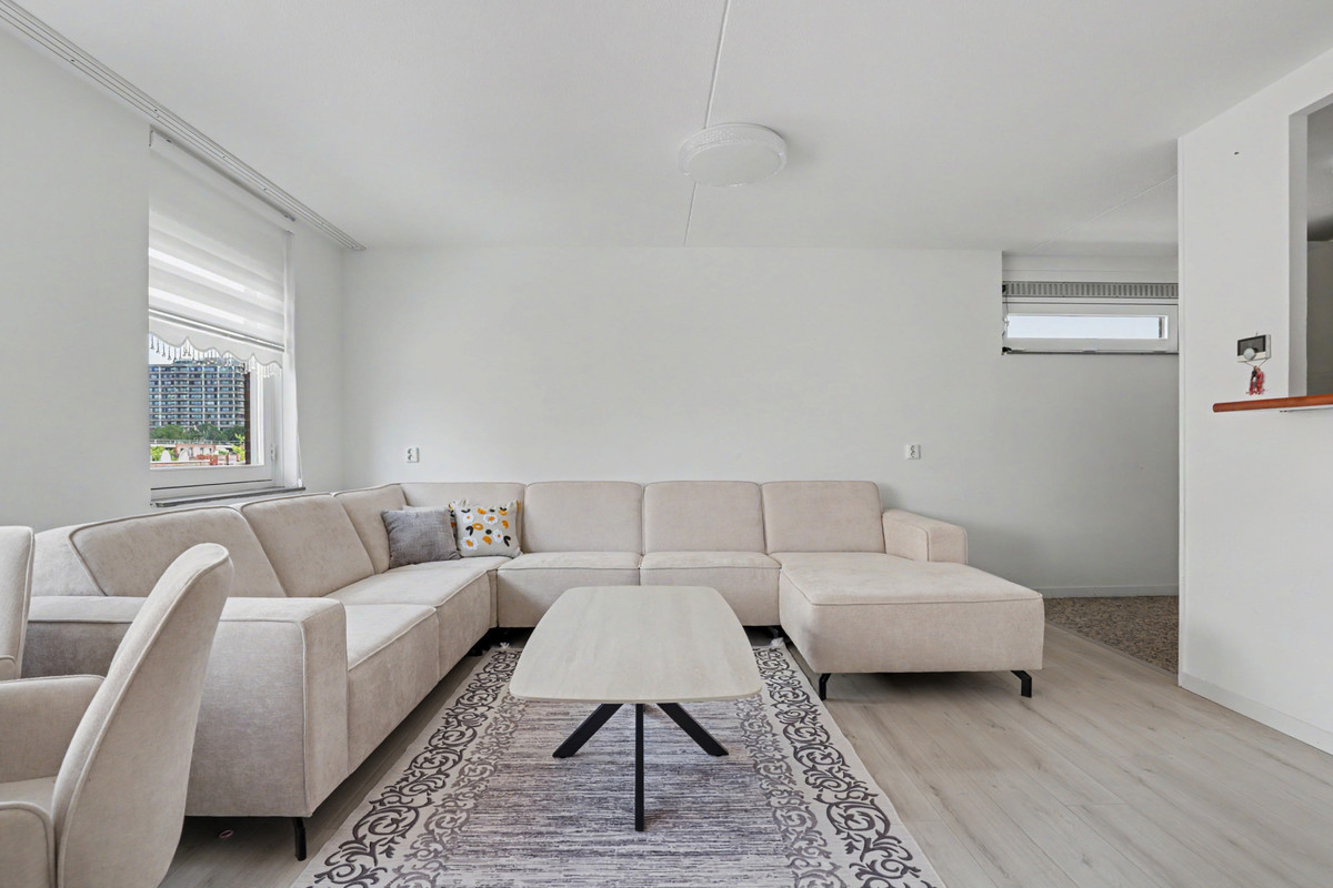 Appartement te koop: Honselersdijkstraat 84, 'S-Gravenhage